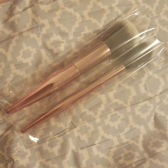 Face Pallette and brush bundle - Picture 6 of 6